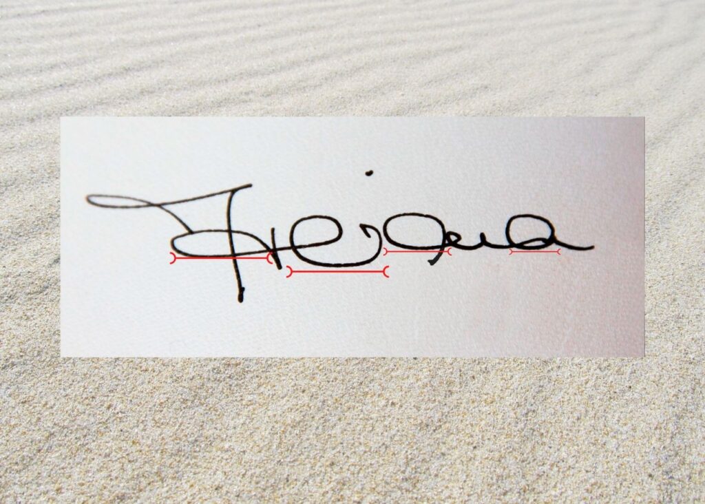 La anchura de la firma de la Reina Máxima denota su espontaneidad un poco exagerada y ampulosa.